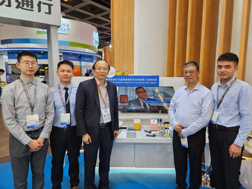 iLab members presented their “Remote e-Inspection System for Cross Border MiC Logistics” in the InnoEX 2023 held at Hong Kong Convention and Exhibition Centre on 14-15 April, 2023.